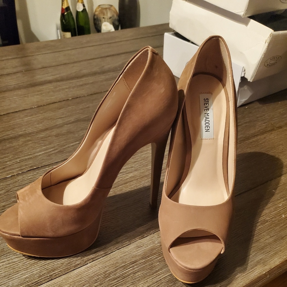 Shoes size 9 & 10 - Picture 4 of 8